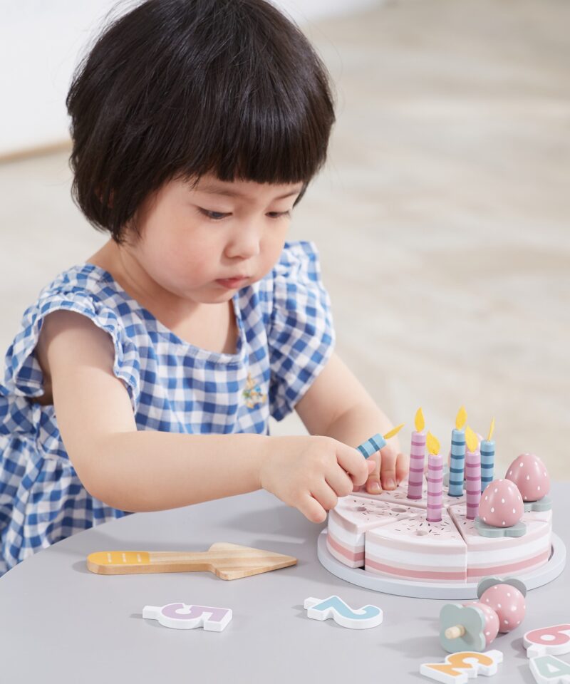 Vastupidav mittetoksiline puidust mänguasi väikestele kätele