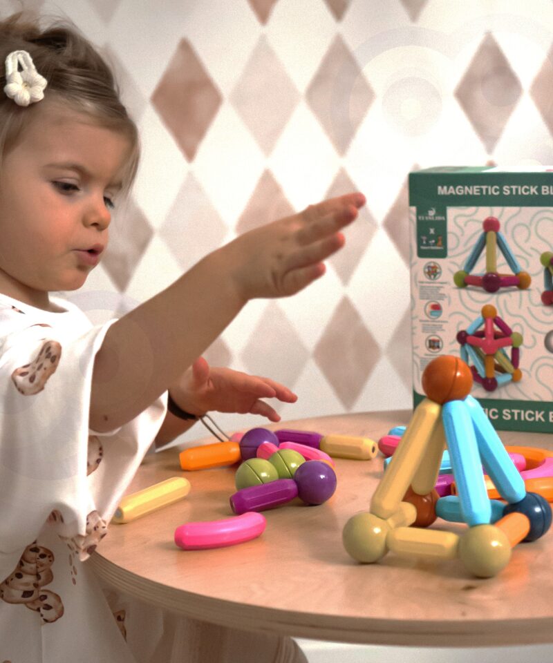 Värvilised magnetpulgad ja metallkerad ehitamiseks