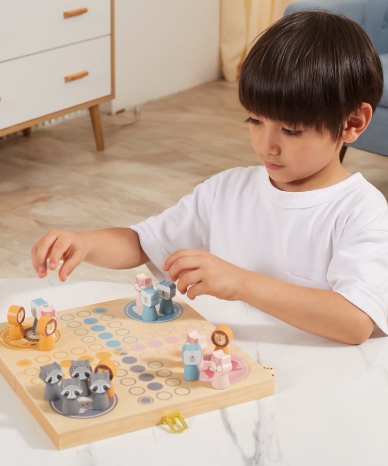 Arendav lauamäng lastele, loogika ja mälu treenimiseks