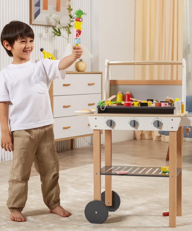 Grillikomplekti tarvikud köögiviljade ja liha mänguliseks grillimiseks