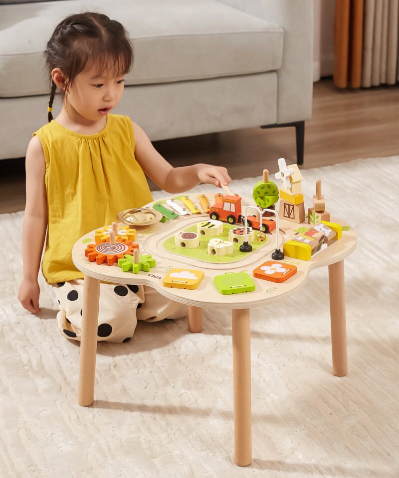 Motoorikat ja loovust arendav puidust tegevuslaud