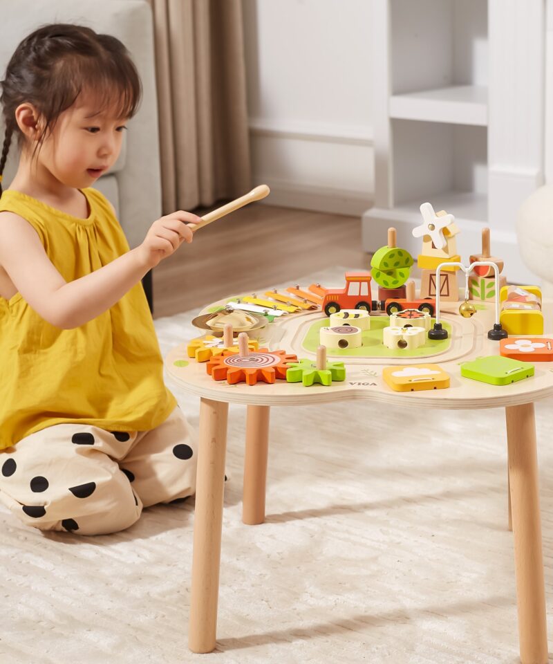 Suur puidust mängulaud mitmele lapsele korraga