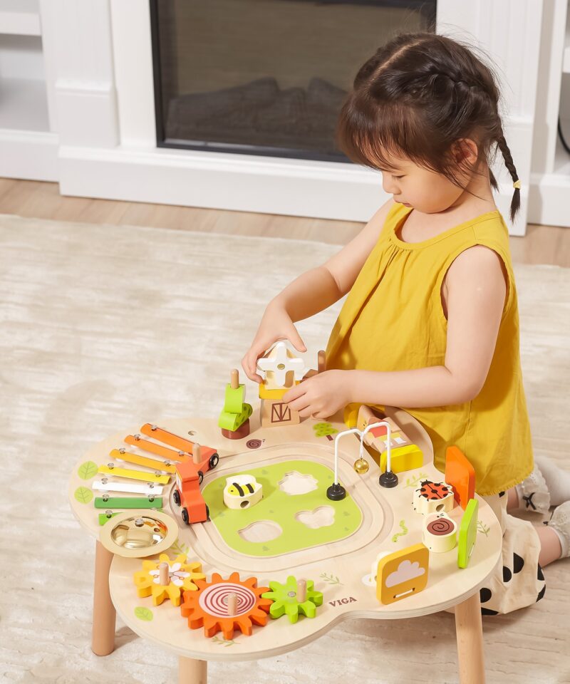 Suur puidust mängulaud mitmele lapsele korraga