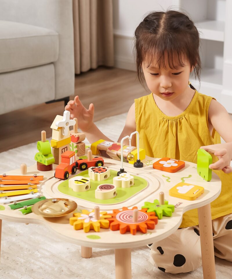 Suur puidust mängulaud mitmele lapsele korraga