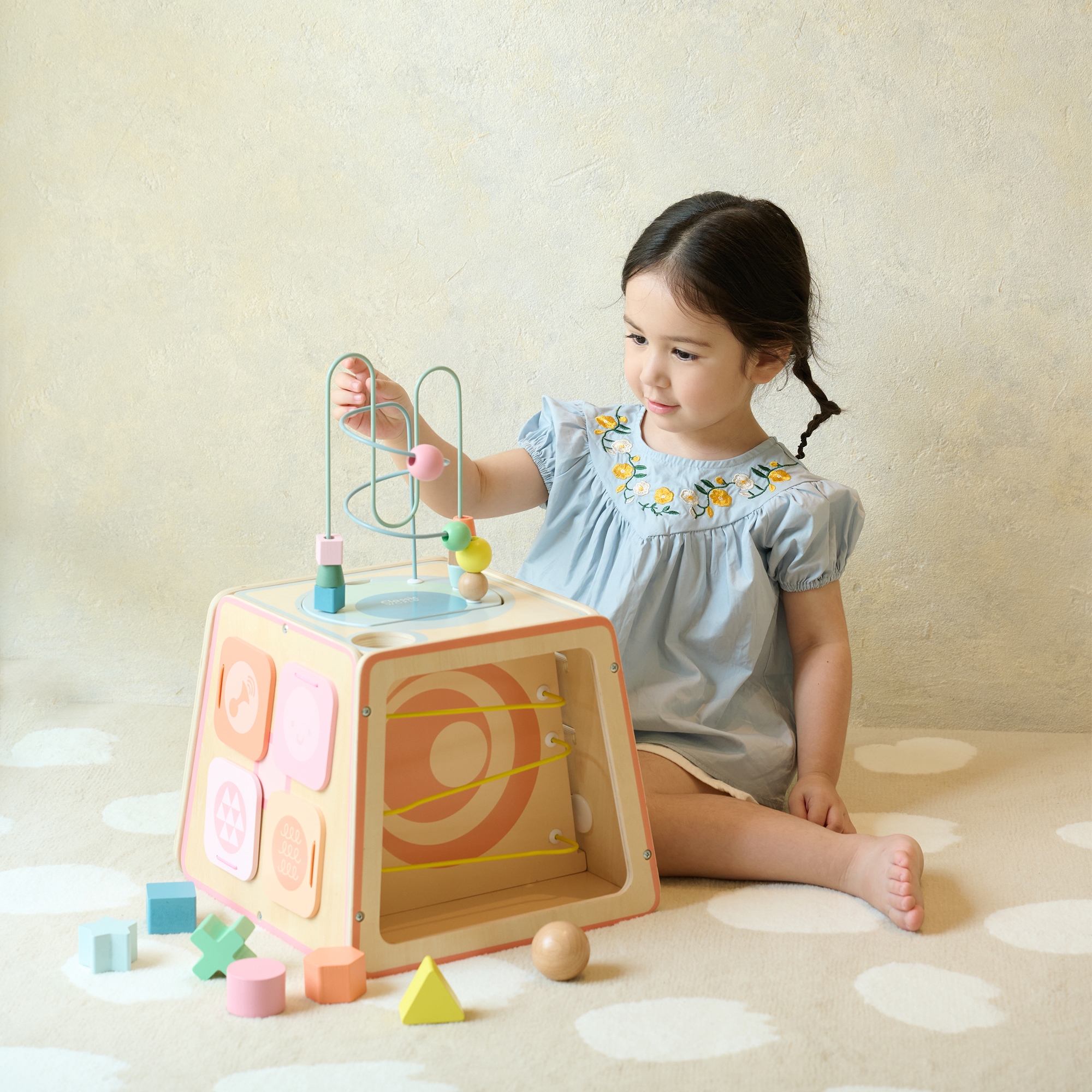 Puidust kast sensoorsete elamustega