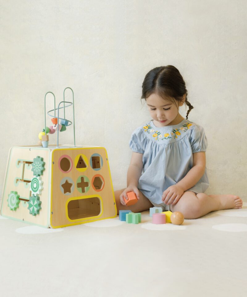 Puidust kast sensoorsete elamustega