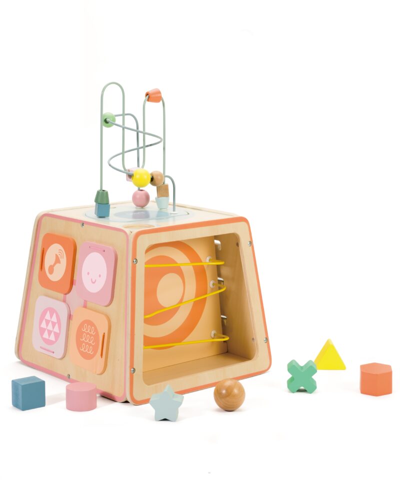 Puidust kast sensoorsete elamustega