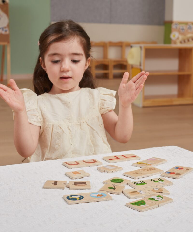 Hariv puslemäng puidust materjalist