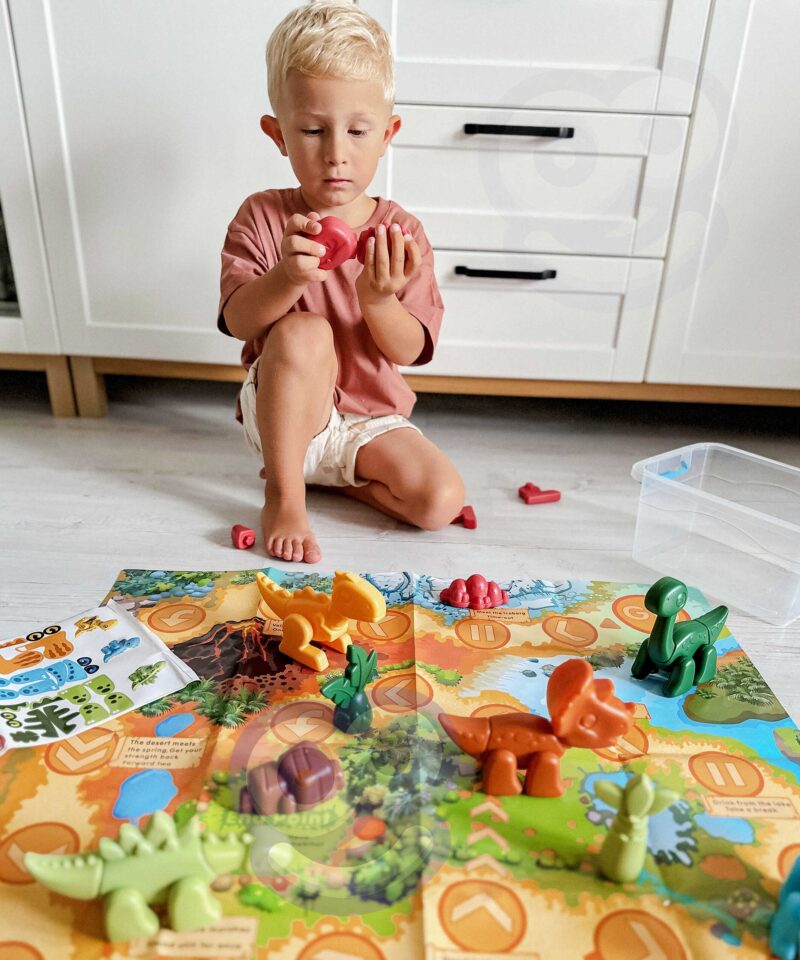 Lastele mõeldud dinosauruseteemaline mängukomplekt