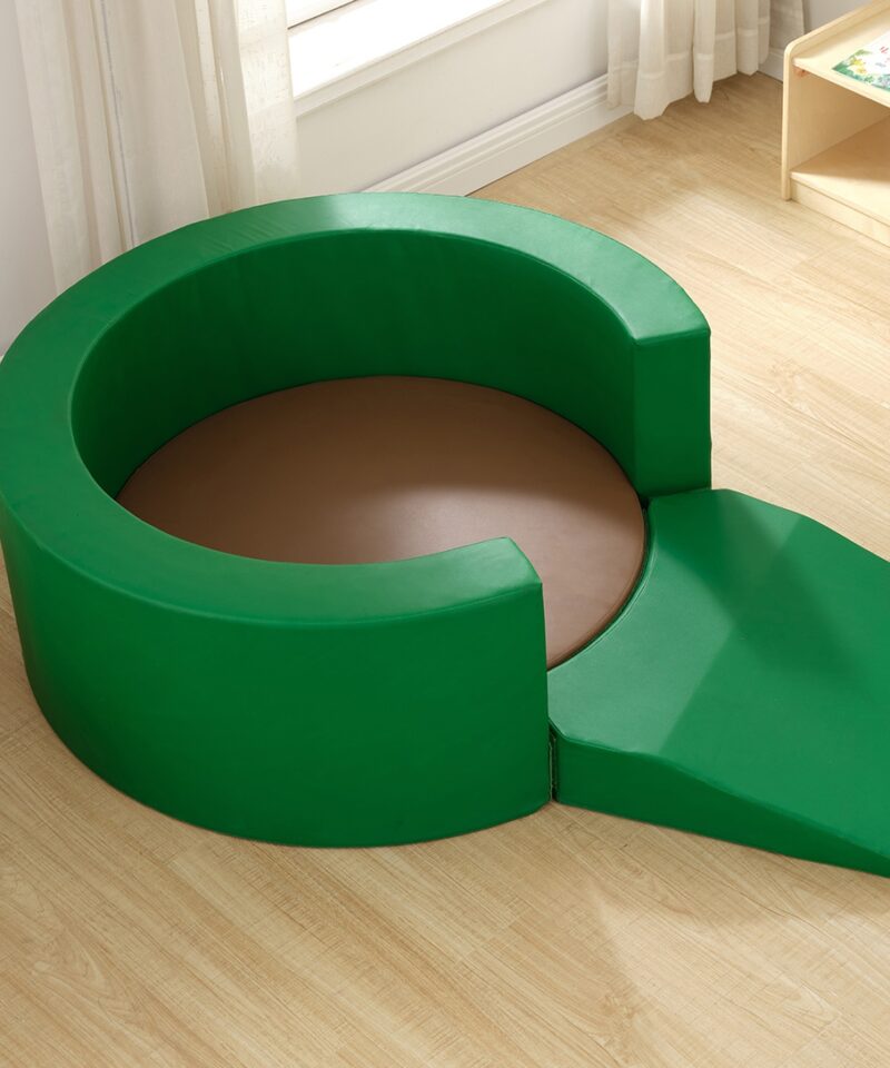 Mugav vahtmaterjalist mängunurk lastele