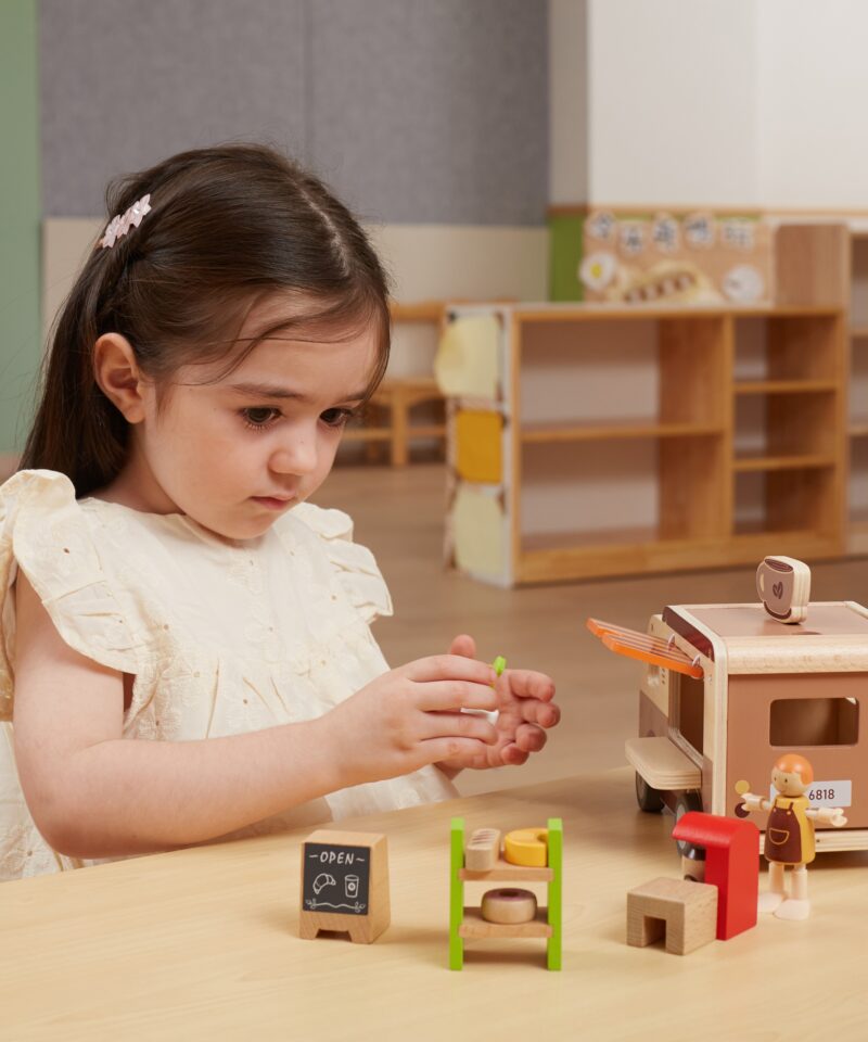 Puidust mänguauto loovuse arendamiseks