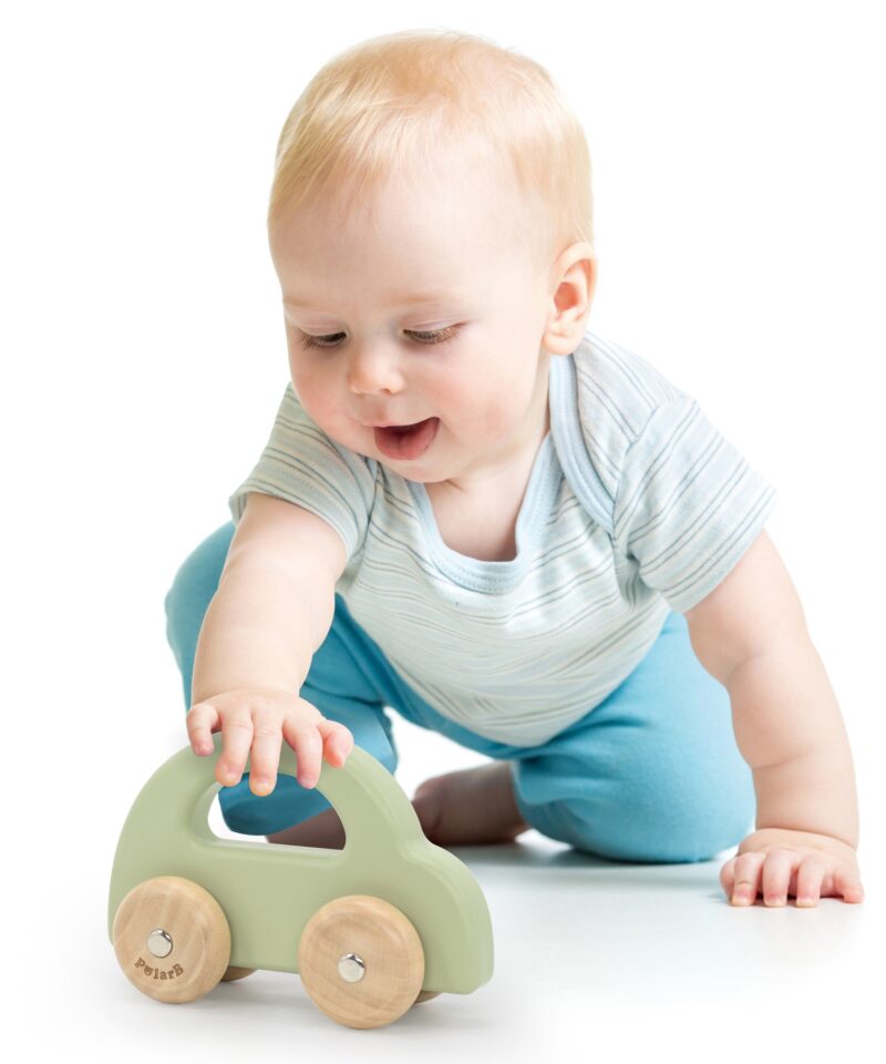 Arendav mänguauto väikestele kätele