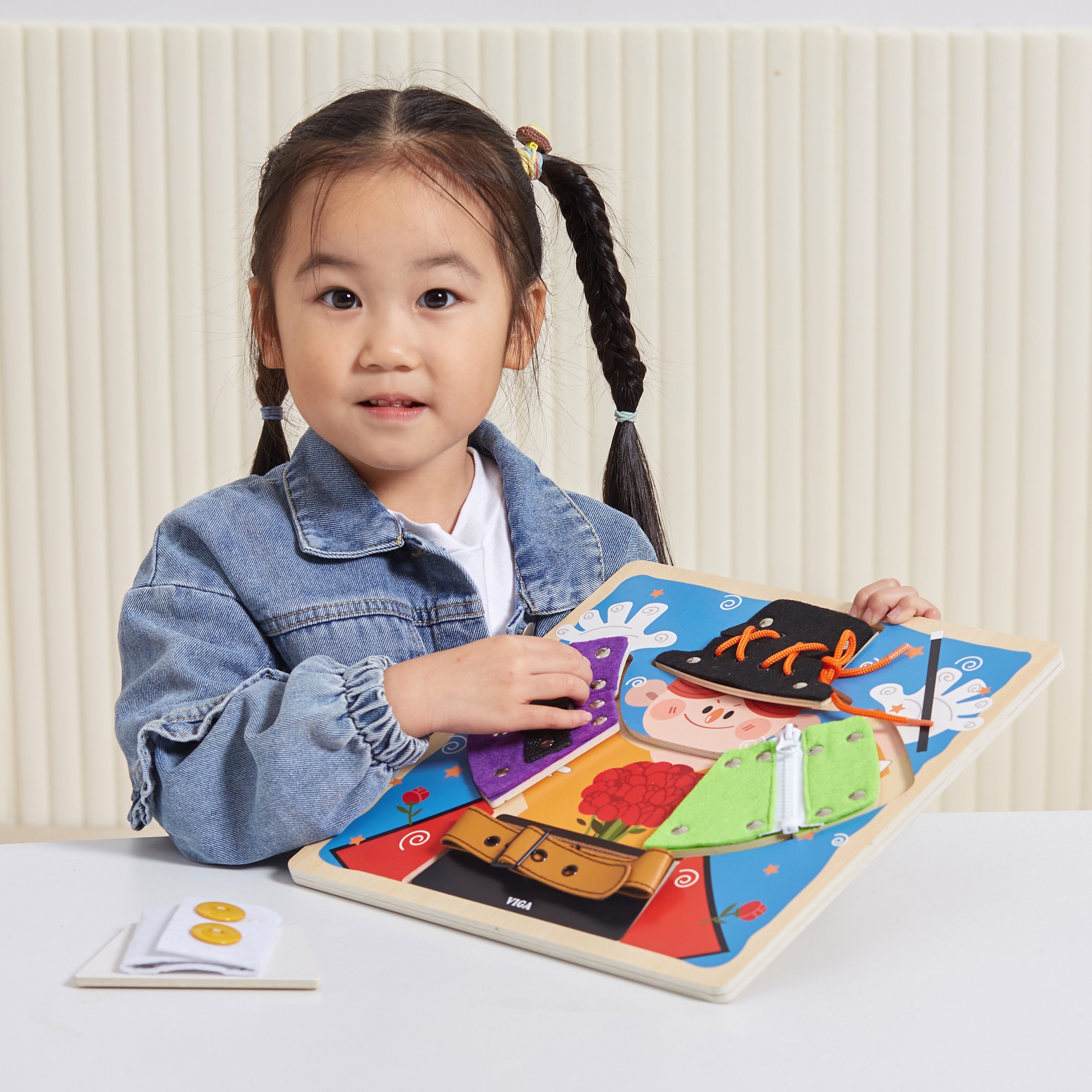 Lastele mõeldud riietumisoskuste arendaja