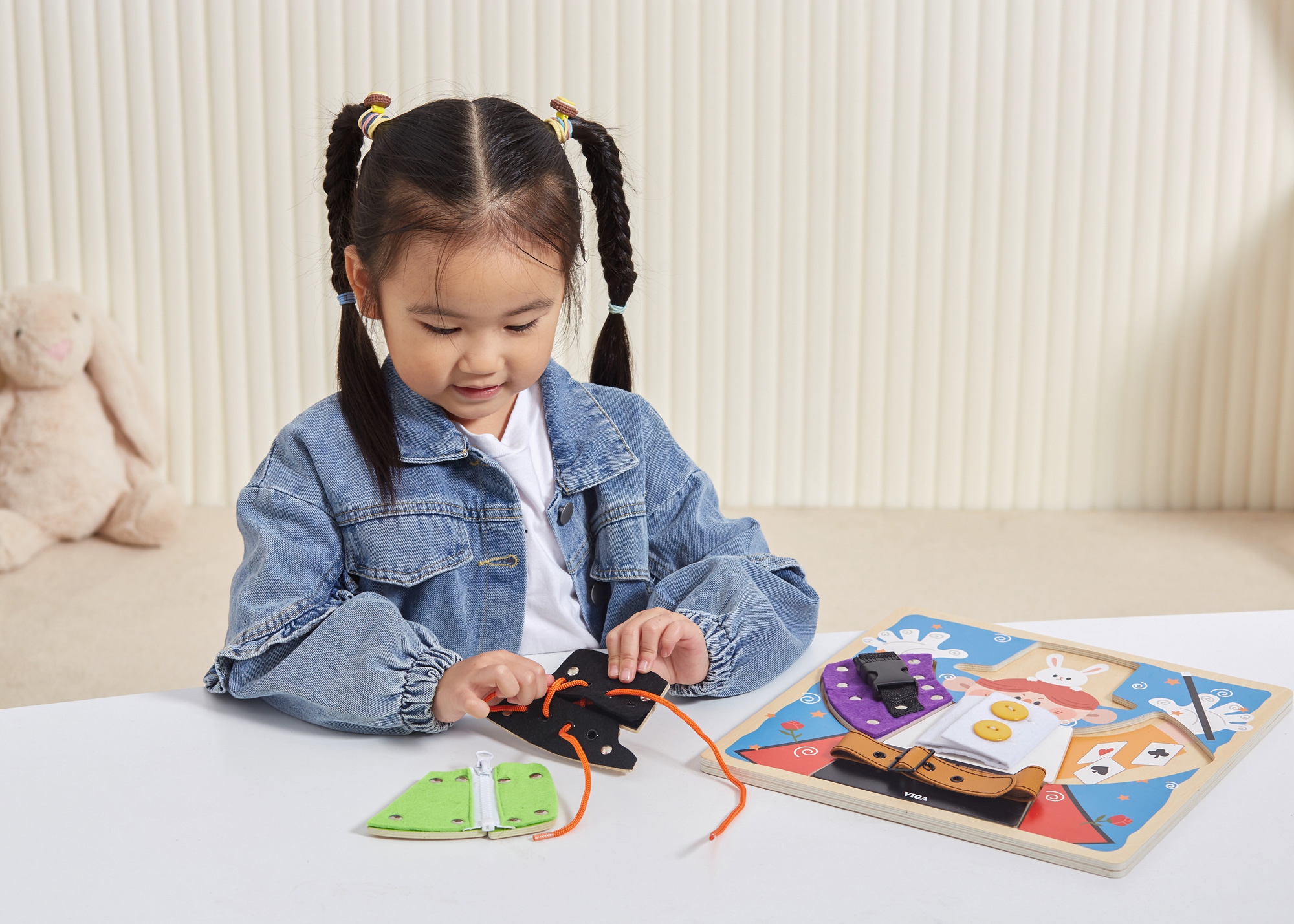 Laste riietumisoskuste harjutustahvel