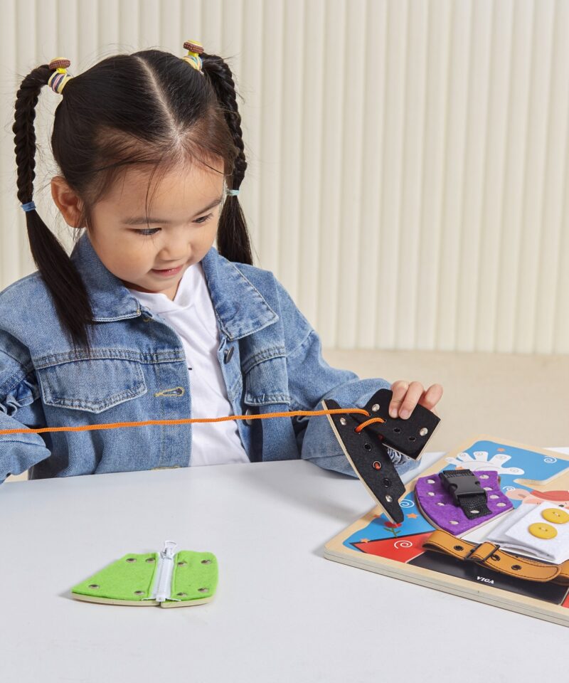 Laste riietumisoskuste harjutustahvel