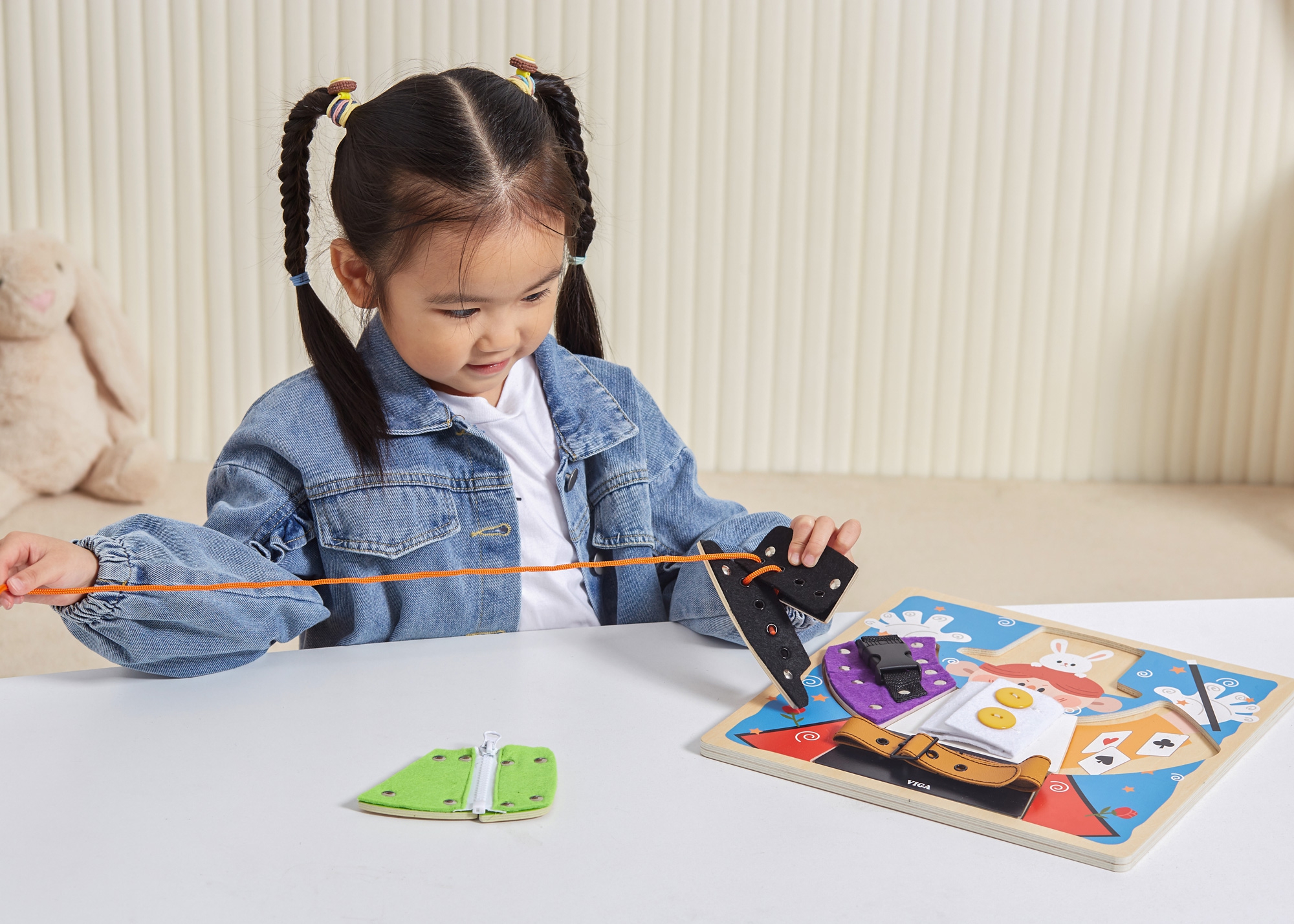 Laste riietumisoskuste harjutustahvel