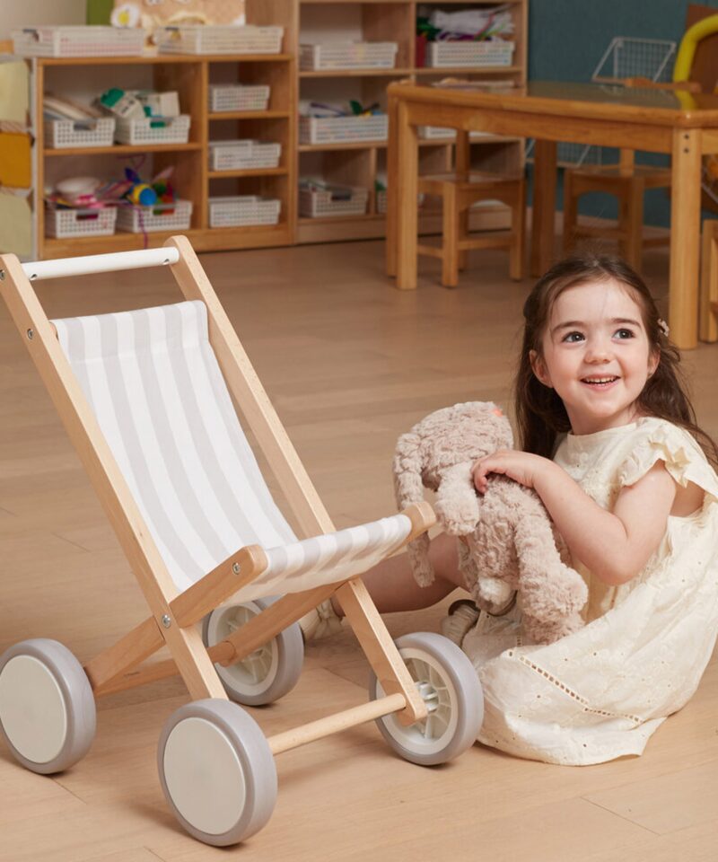 Puidust nukukäru sujuva liikumisega