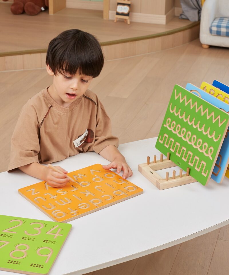 Graveeritud sooned kirjutamise harjutamiseks