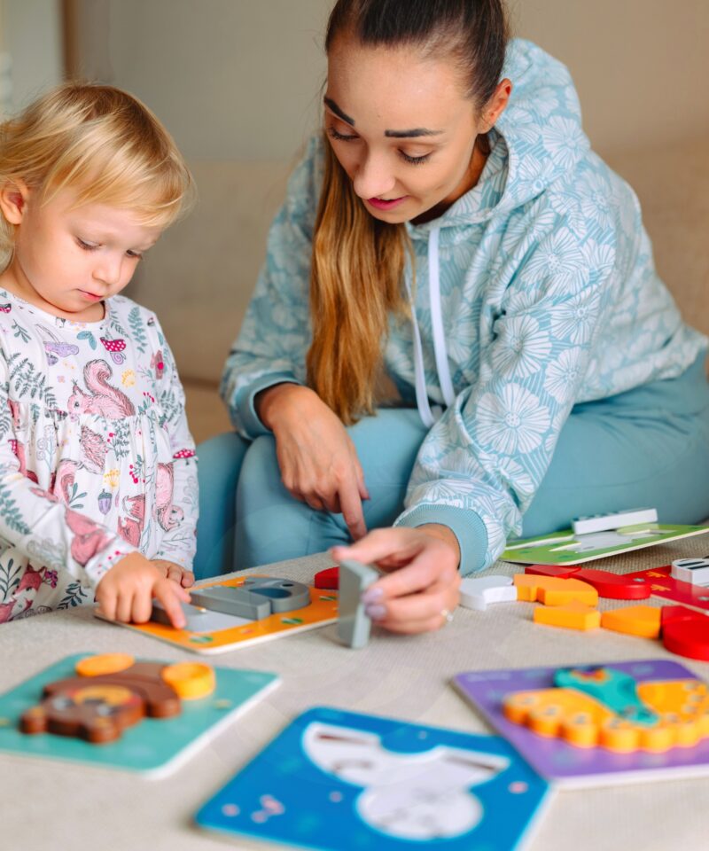 Värvilised kaardid ja klotsid