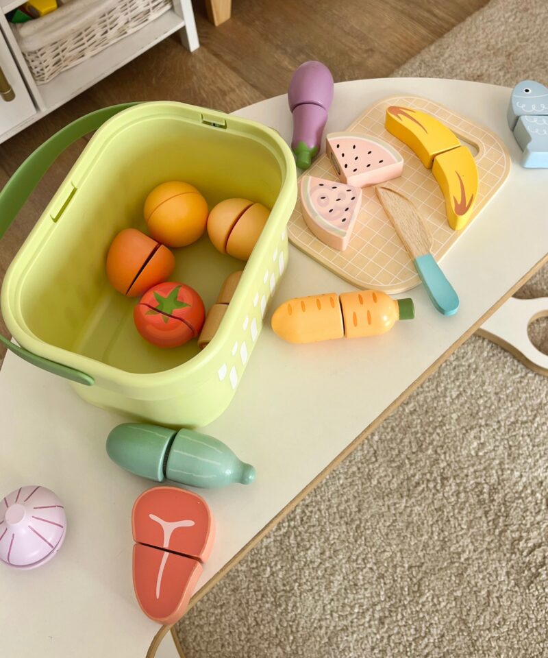 Mängukomplekt puidust toiduainetega