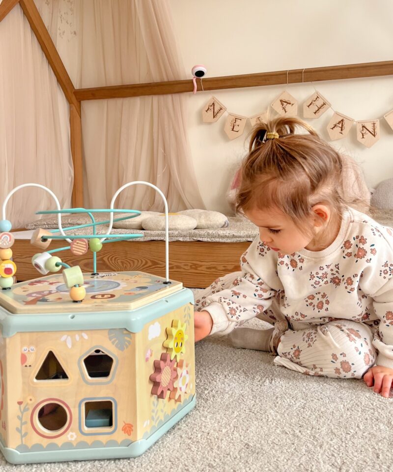 Puidust mängukeskus seitsme tegevusega