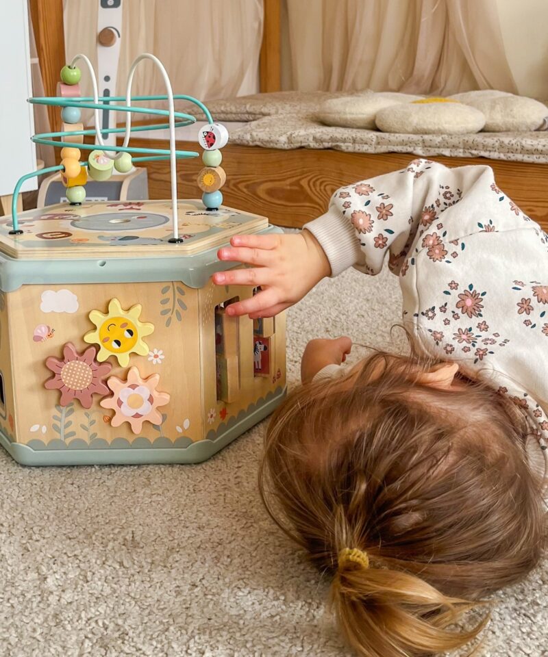 Kompaktne kuusnurkne mängukeskus