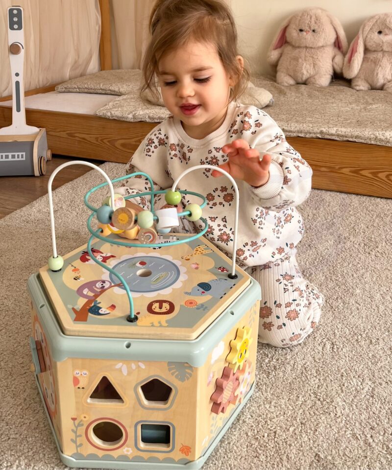 Kompaktne kuusnurkne mängukeskus