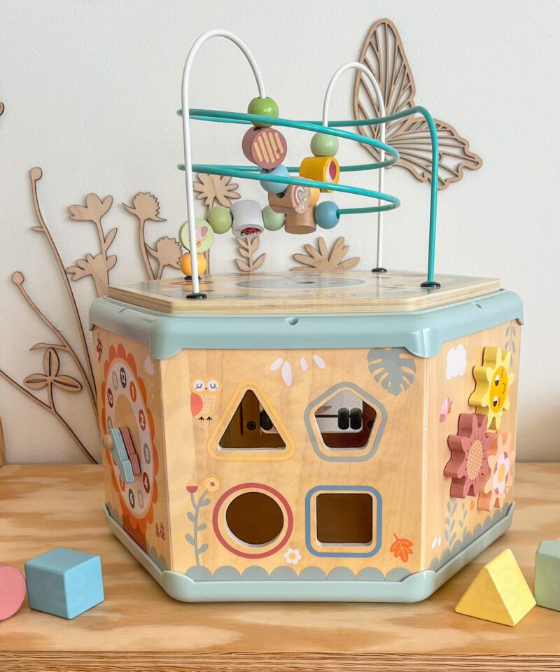 Kompaktne kuusnurkne mängukeskus