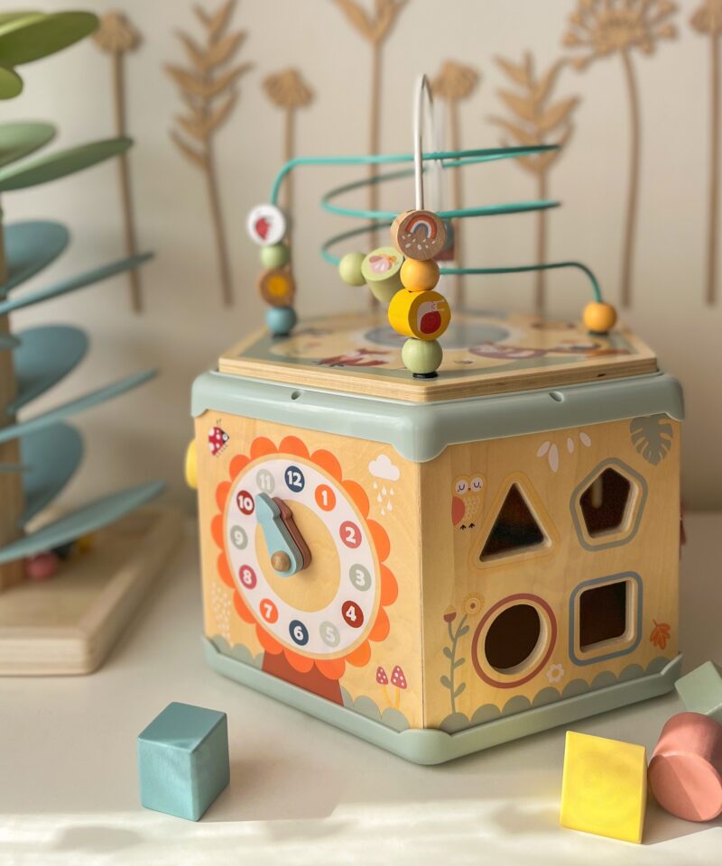 Kompaktne kuusnurkne mängukeskus