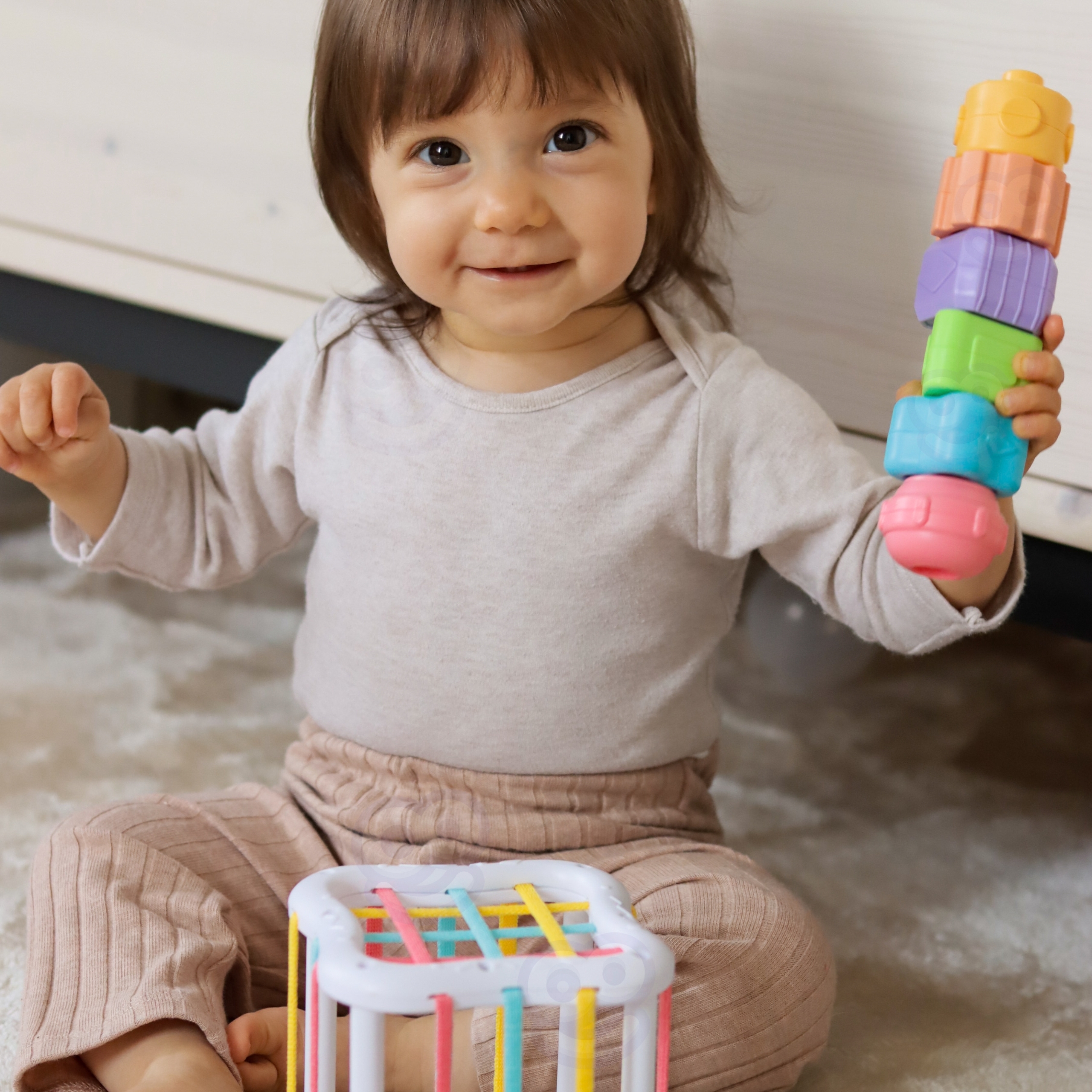 Arendav mängukomplekt imikutele