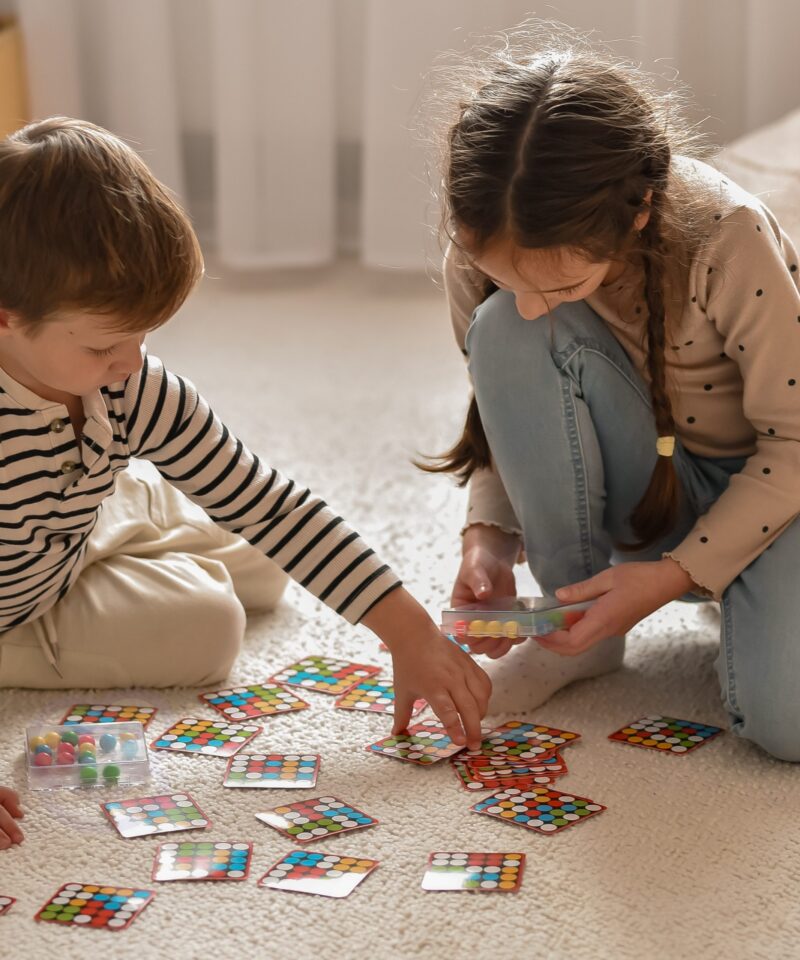 Värviliste kuulidega mosaiikmäng