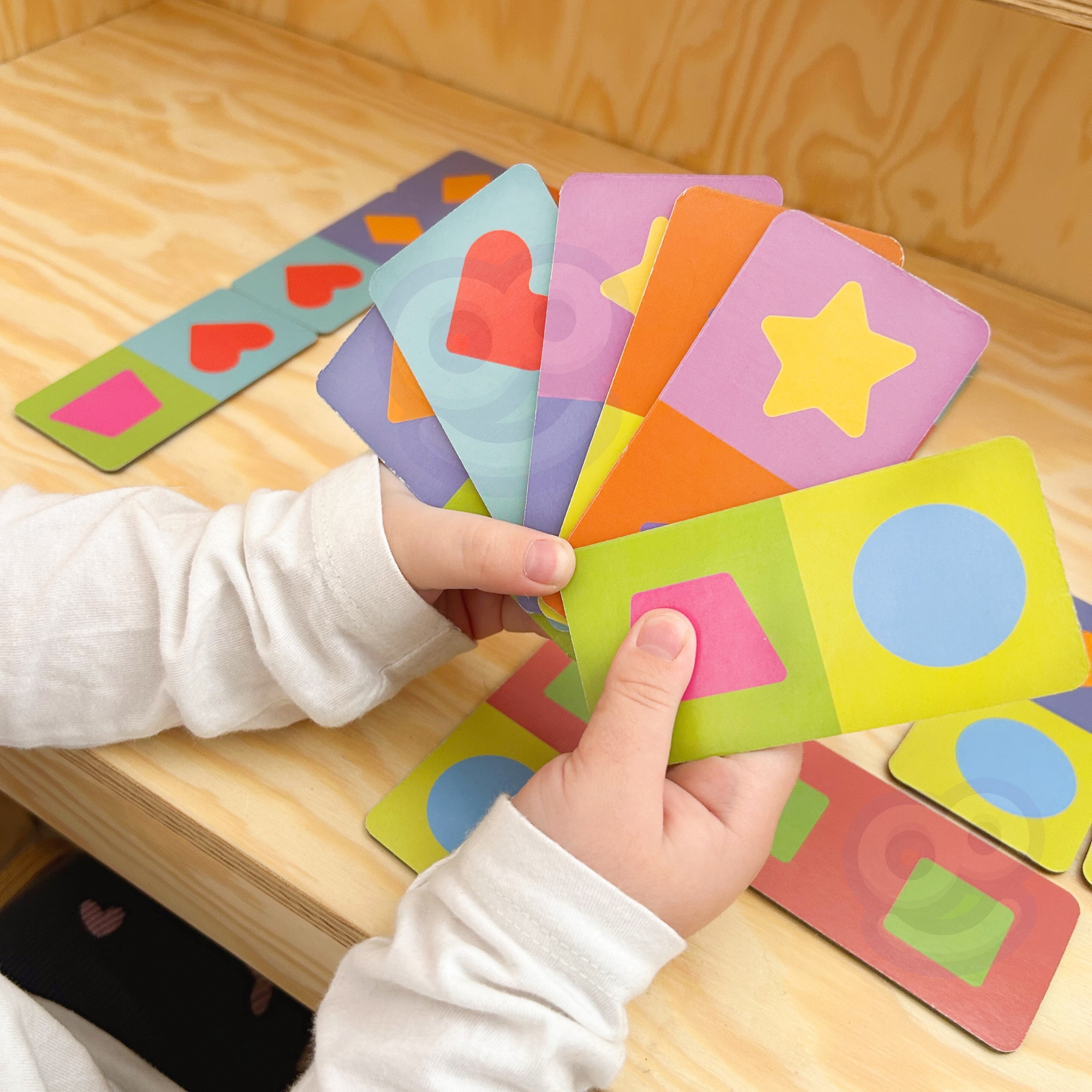 Värviline ja lõbus domino mäng