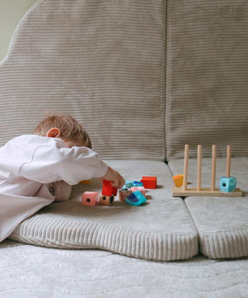 Arendavad puidust klotsid lastele