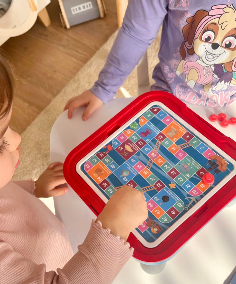 Kompaktne mängukomplekt perele