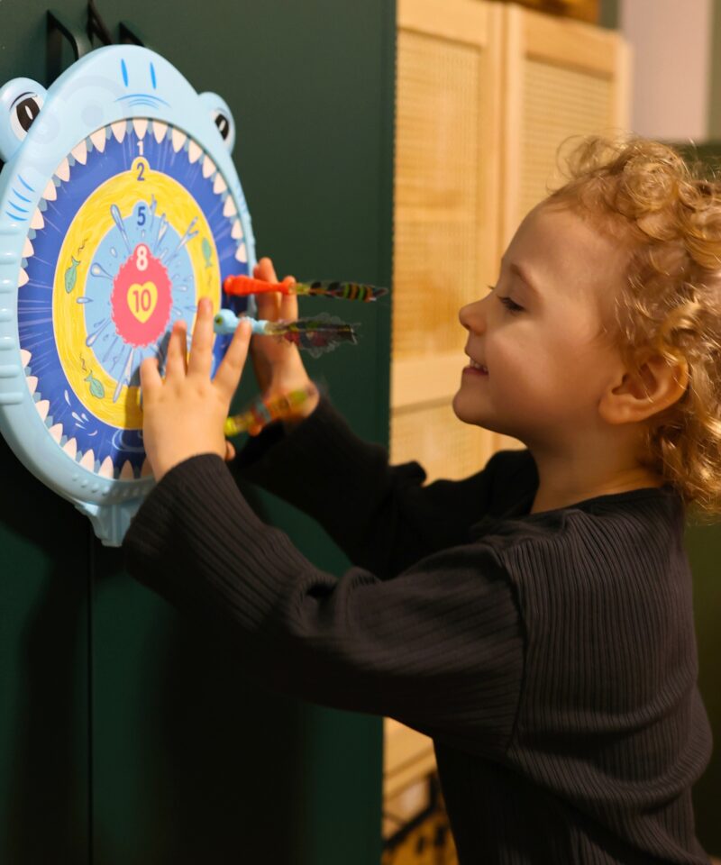 Ohutu noolemäng väikestele lastele