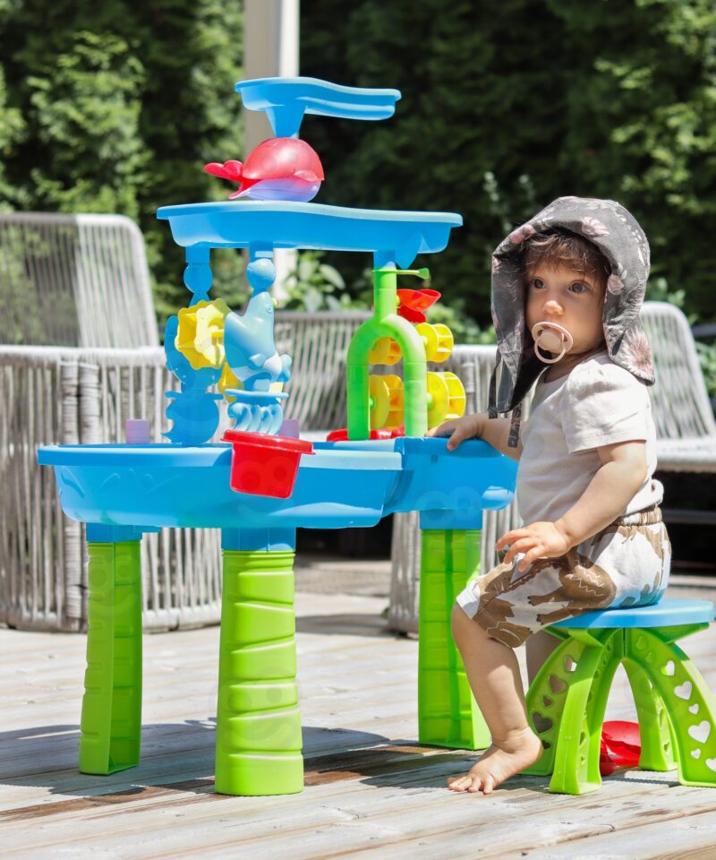 Kolmetasandiline veemängulaud veeratta ja tarvikutega