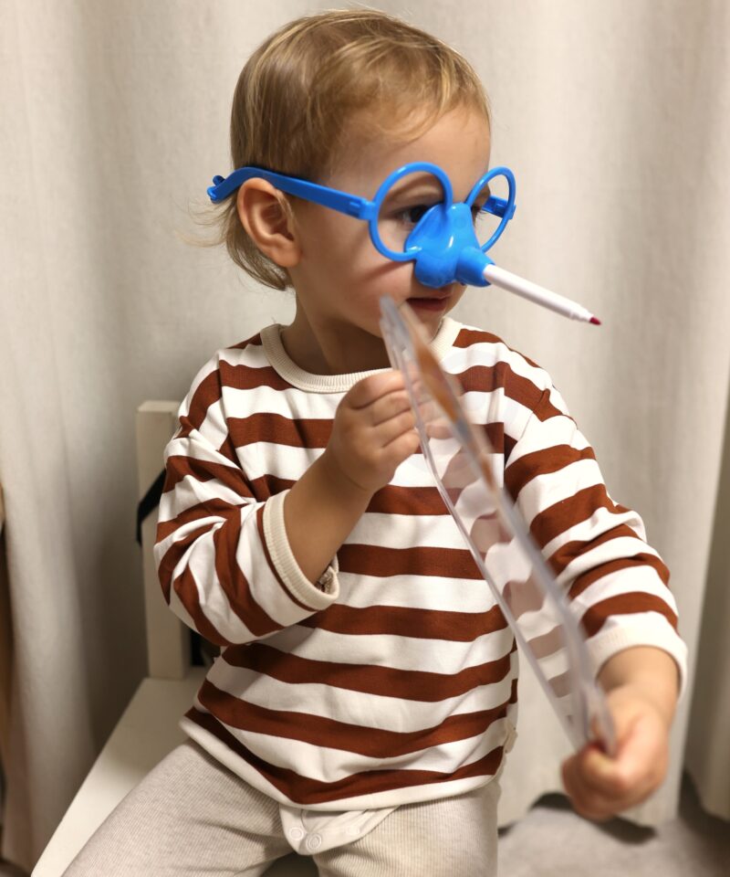 Joonistamistahvel ja liivakell mängu jaoks