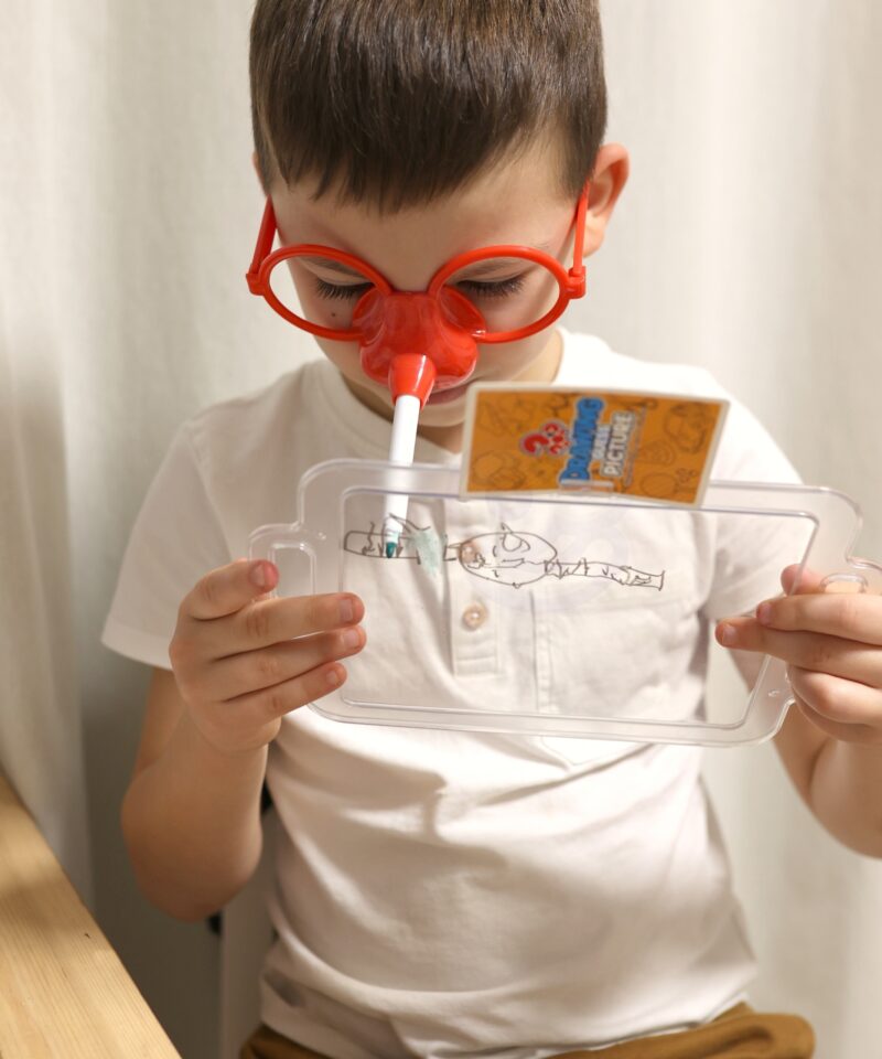 Joonistamistahvel ja liivakell mängu jaoks