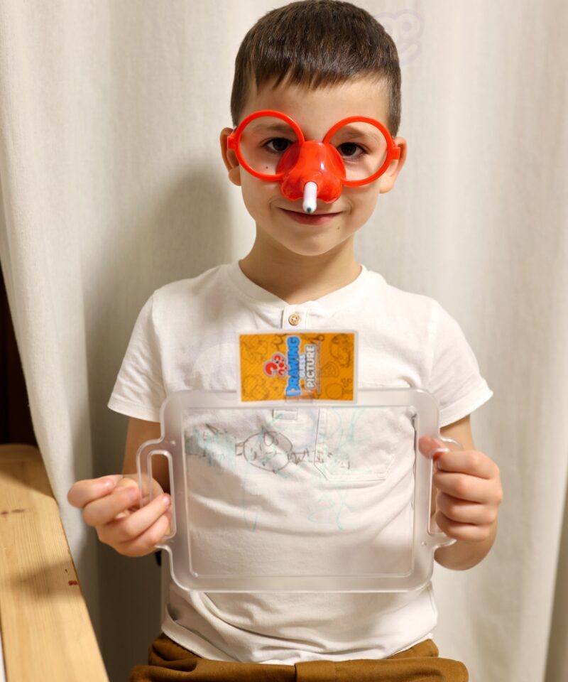 Joonistamistahvel ja liivakell mängu jaoks