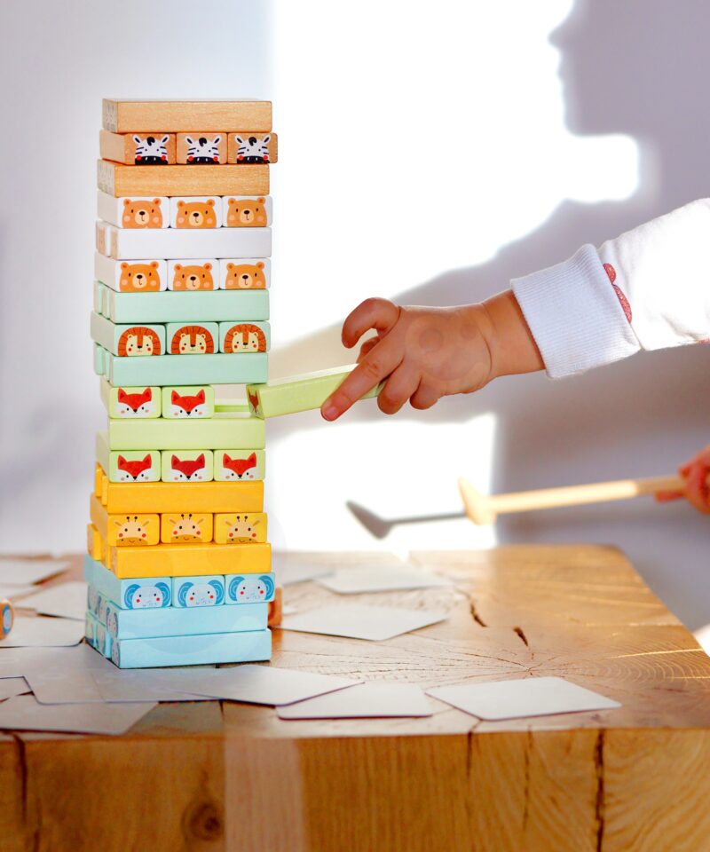 Harivad kaardid tasakaalu torniga