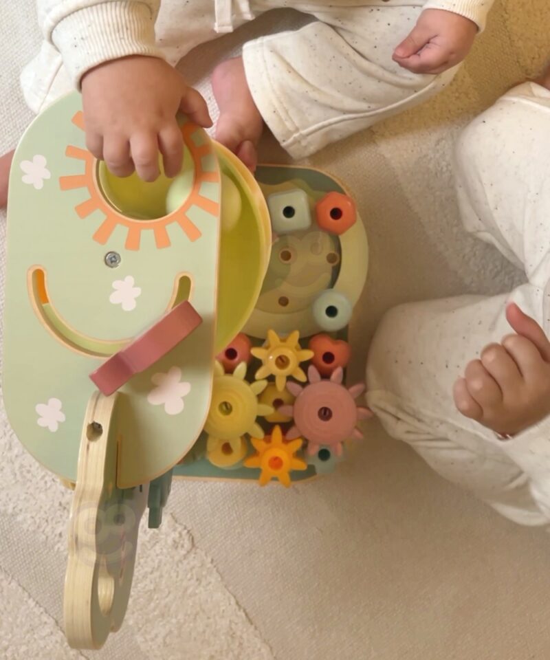 Värvikas ja hariv tegevuspuu