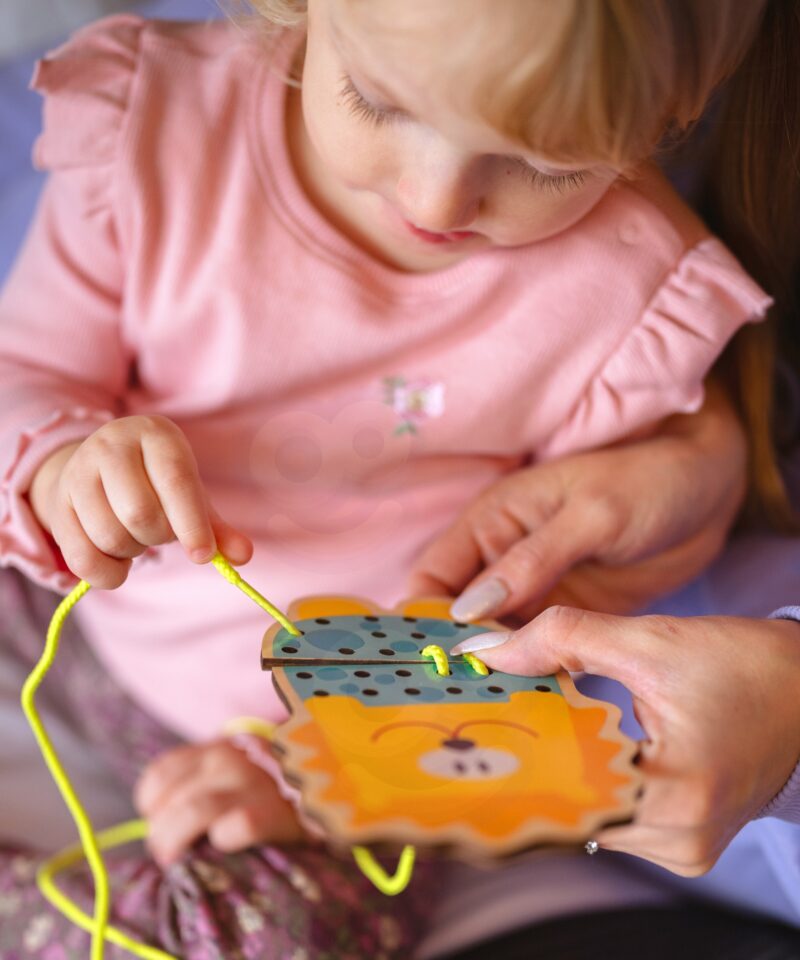 Värvilised nöörid ja loomad mänguks