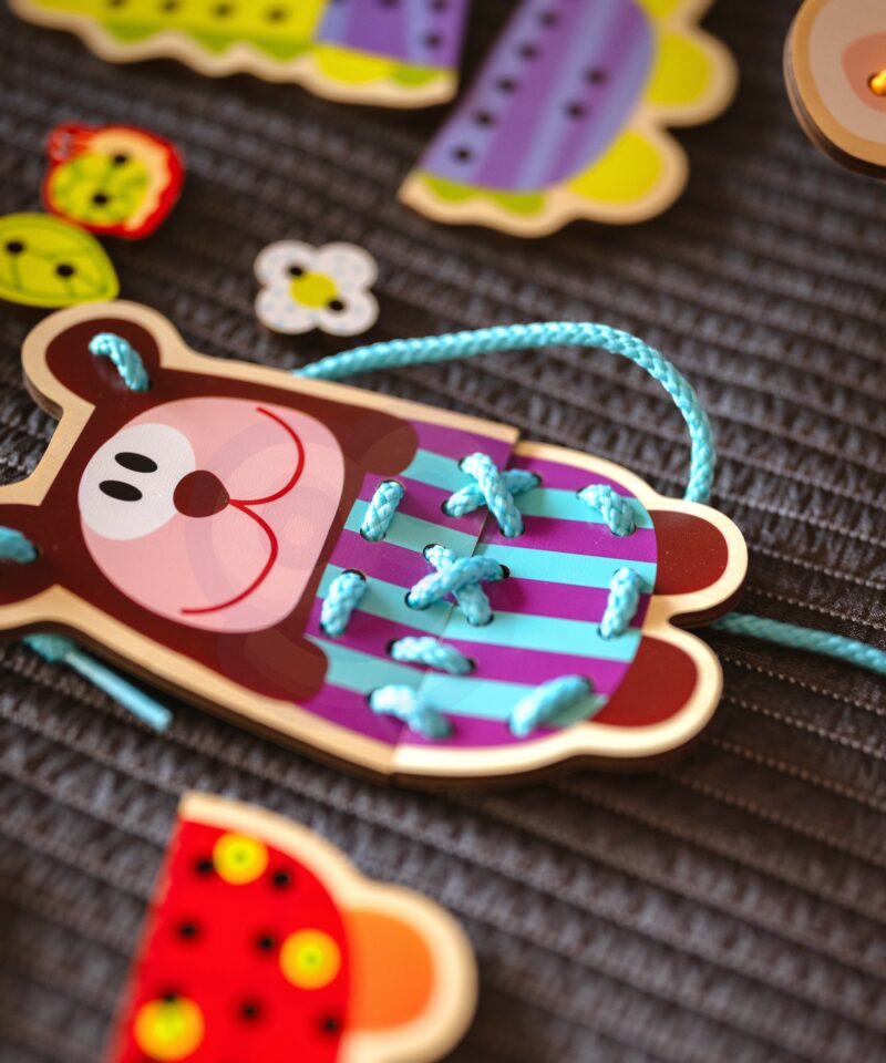 Hariv puidust nöörimismäng komplekt