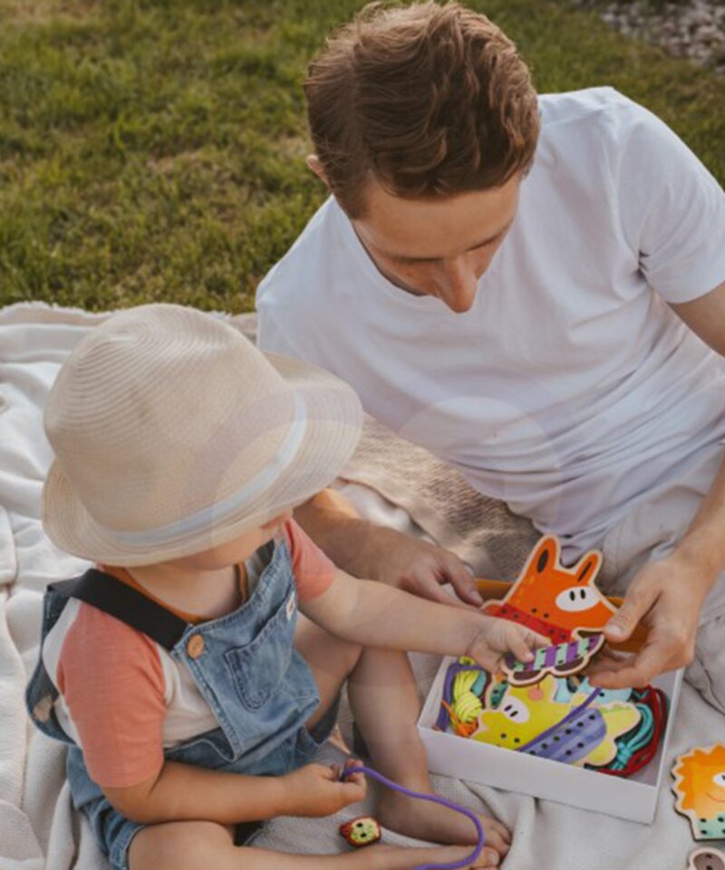 Hariv puidust nöörimismäng komplekt