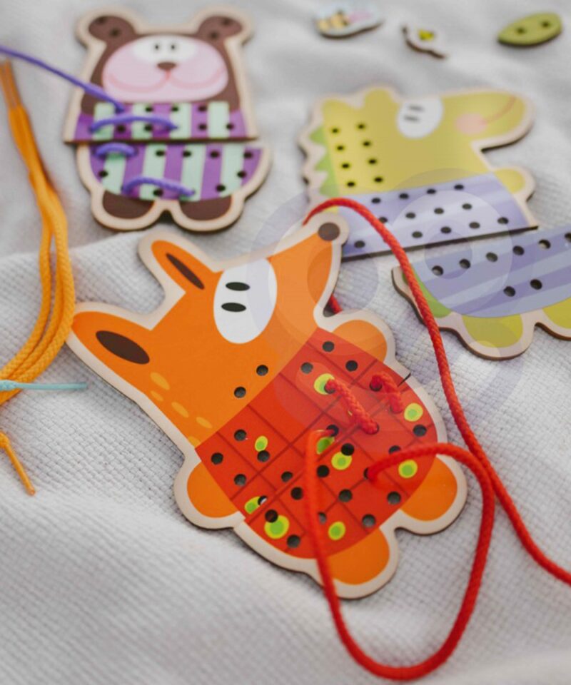 Hariv puidust nöörimismäng komplekt