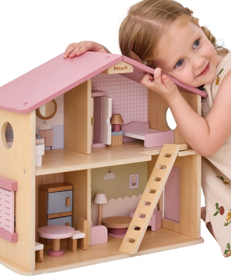 Suur puidust nukumaja koos sisustusega