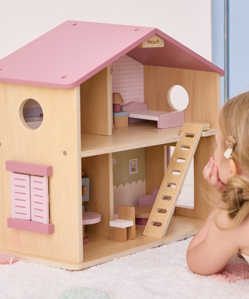 Elutuba diivani ja tugitooliga