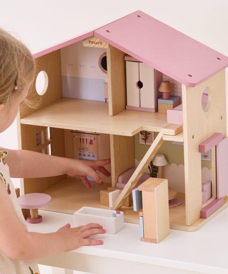 Elutuba diivani ja tugitooliga