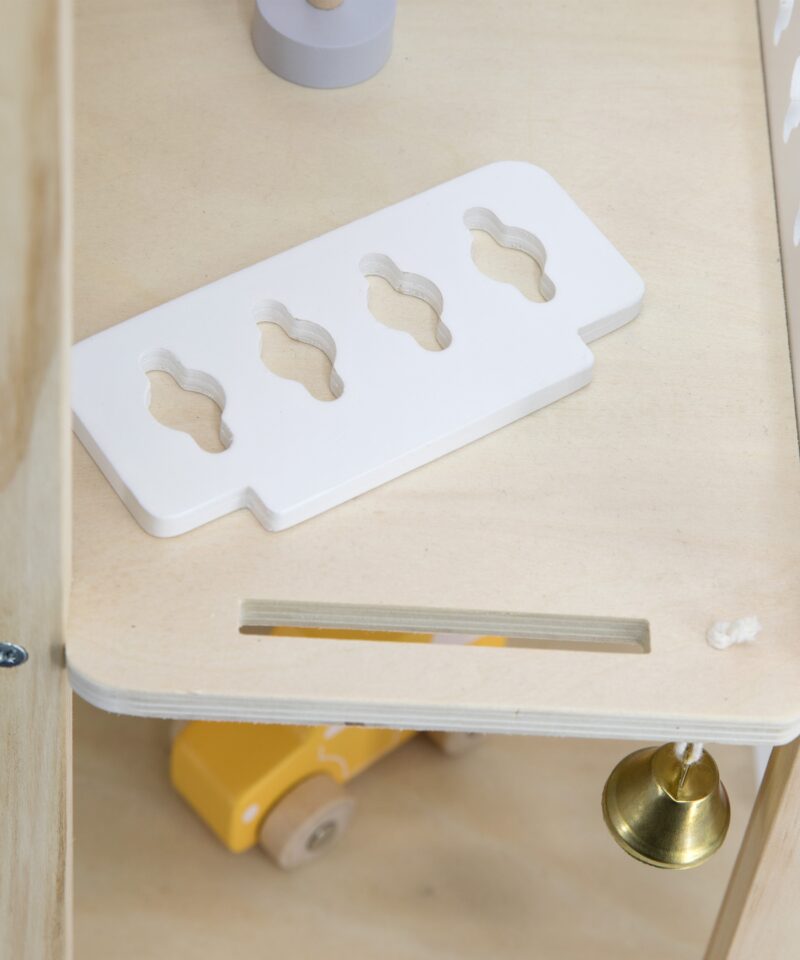 Möbleeritud nukumaja koos tarvikutega