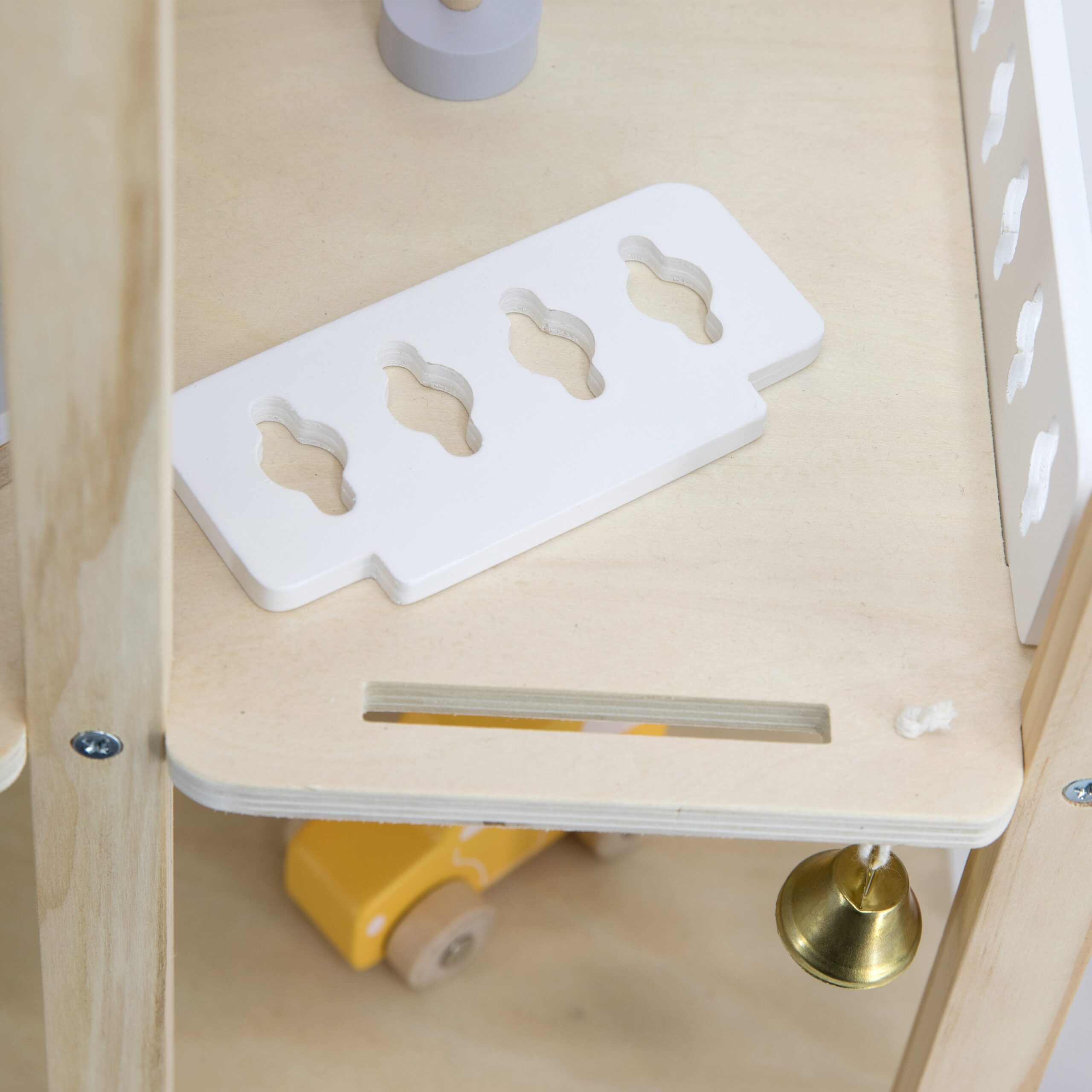 Möbleeritud nukumaja koos tarvikutega